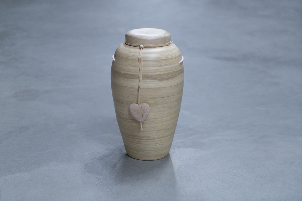 Bambus urne med hjerte